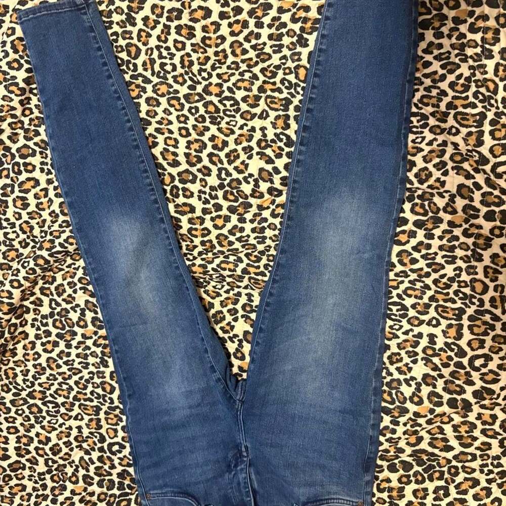 Guess blue skinny jeans size 29